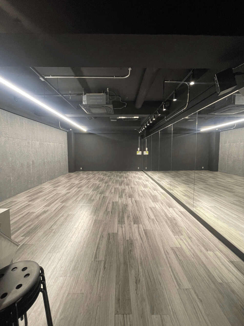 モノトーンでシックな雰囲気のスタジオです。