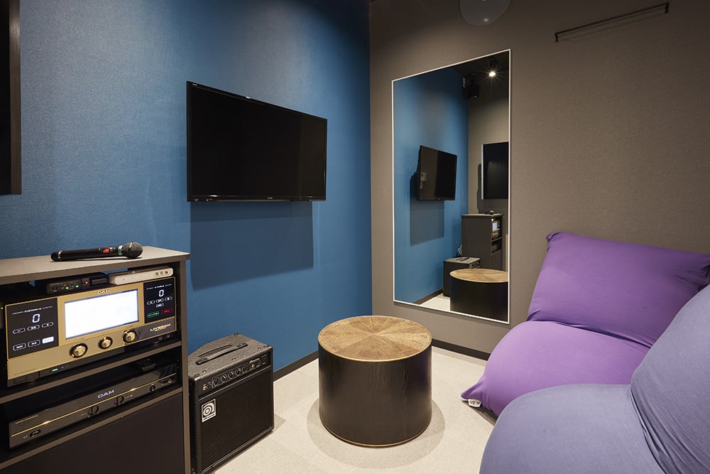 レッスンルームはキッズルーム含めて全部で6部屋を用意。ドラムやDTM、ボーカルなど様々なコースに対応しています。