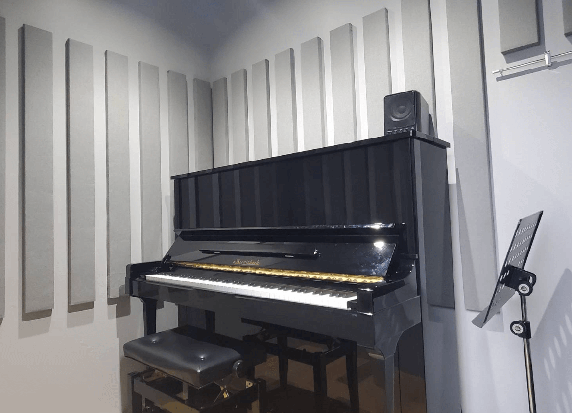 ドラムからピアノを始め、ハイクオリティーの楽器を多数取り揃えています。楽器はレンタル可能なので、手ぶらでお越しいただくことも可能です。