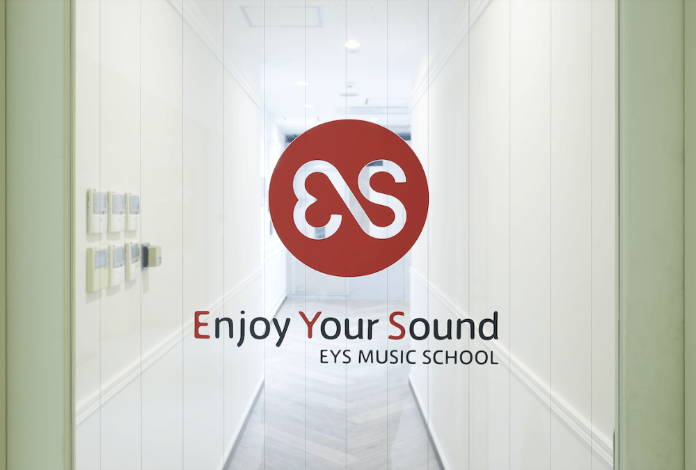 フレームがラウンジを彩ります。