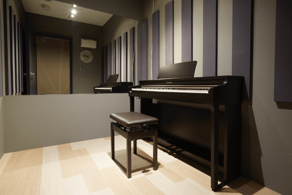 ドラムからピアノを始め、ハイクオリティーの楽器を多数取り揃えています。楽器はレンタル可能なので、手ぶらでお越しいただくことも可能です。