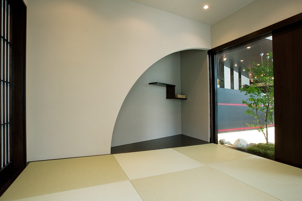 琴や三味線など、和楽器のレッスンに最適な和室もご用意。普段の喧騒からは離れて、畳や障子を通じた非日常な時間を過ごしましょう。