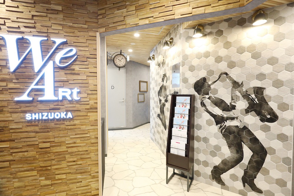 最先端の設備を用いた大小7つの部屋で様々な楽器レッスンや学習プログラムを提供します。快適な空間でみなさまのEnjoy Your Soundを実現できます。