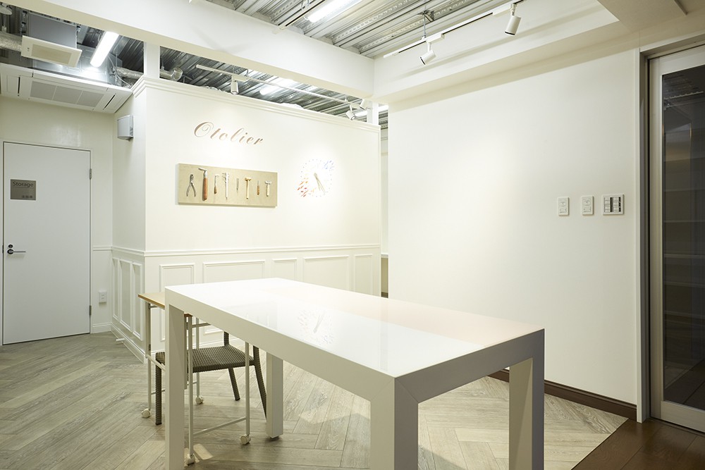 白を基調としたヨーロピアンテイストにカラーパネルでオリジナルさを演出。憧れの音楽体験をぜひ立川スタジオでエンジョイしてみてはいかがでしょうか。